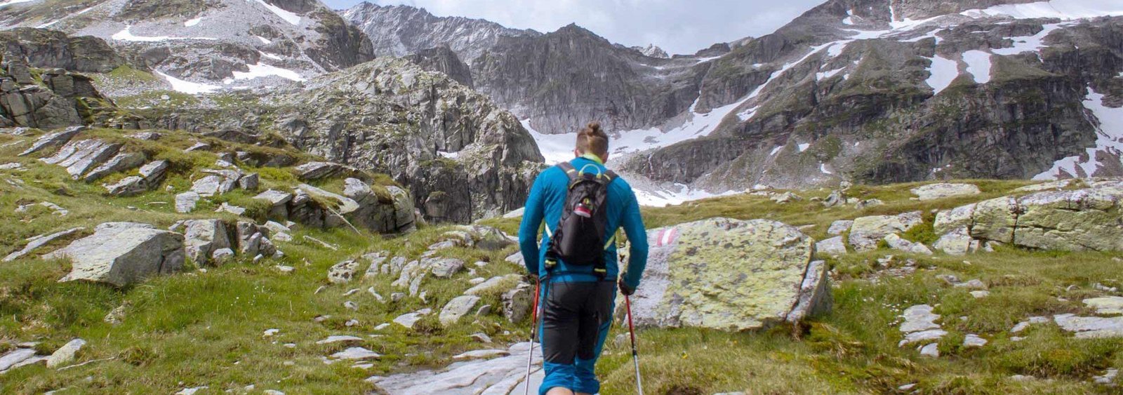 Hiking 1960x690